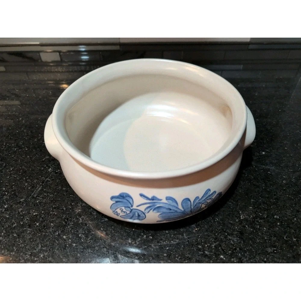EUC PFALTZGRAFF YORKTOWNE BLUE 2QT ROUND CASSEROLE COVERED SERVING BOWL WITH LID